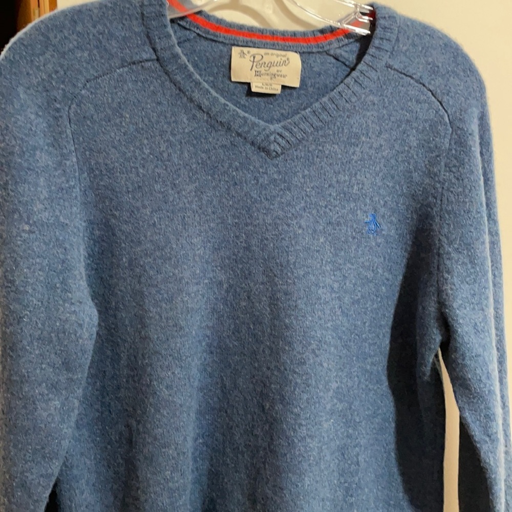 Woolblend men’s sweater,runs small,more like medium on this one.